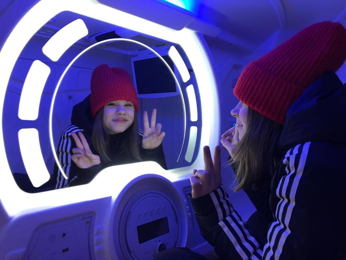 Space Night Capsule Hostel Берлин Екстериор снимка